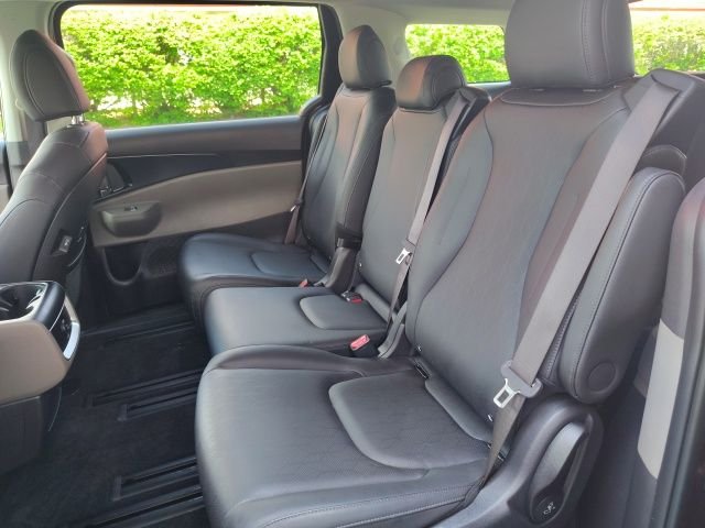 Used 2025 Red Kia LXS image 26
