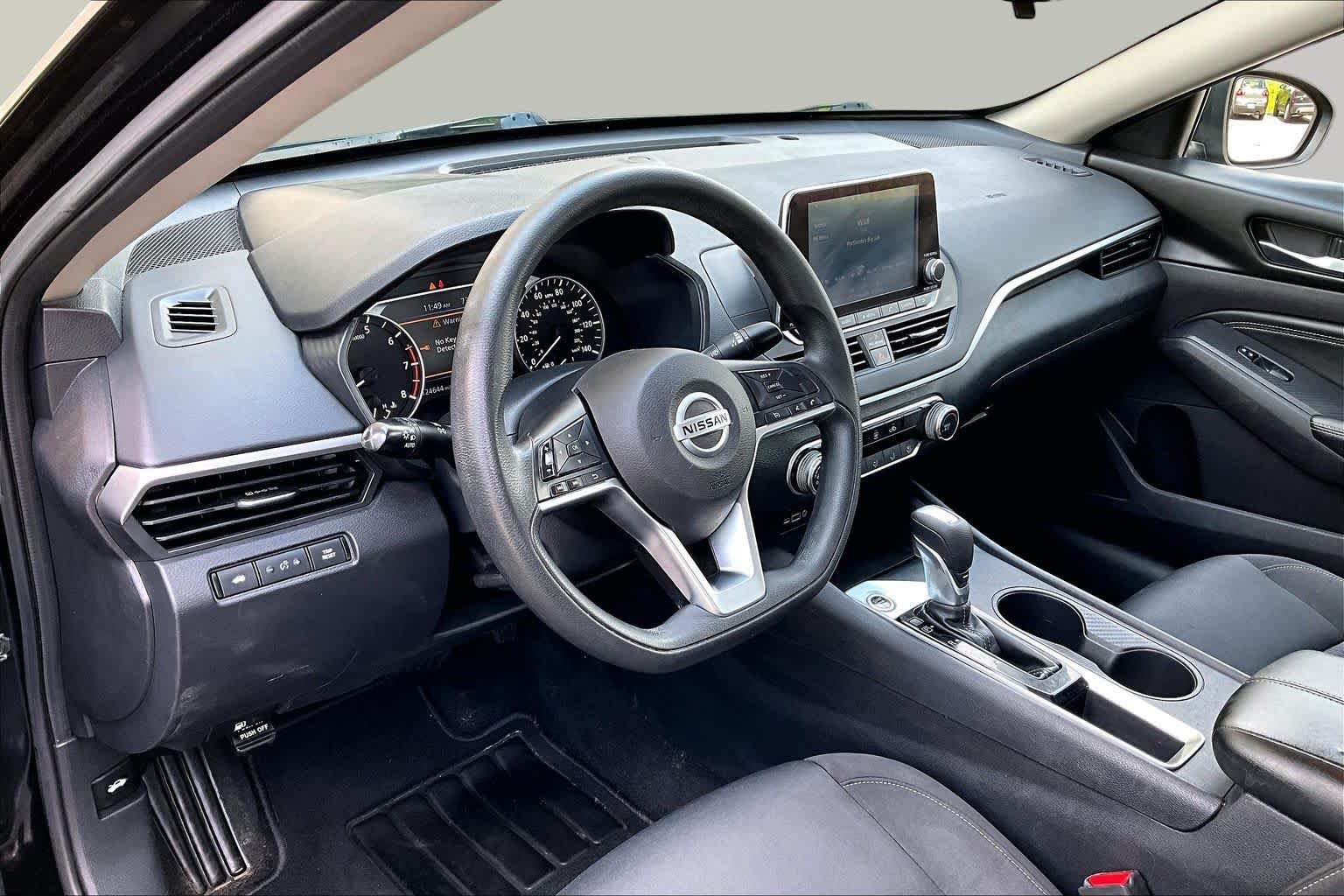 Used 2019 Super Black Nissan 2.5 S image 17
