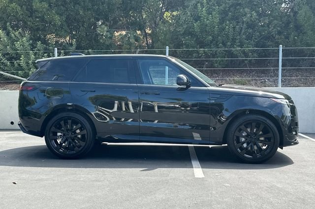New 2026 Santorini Black Land Rover Dynamic SE image 6