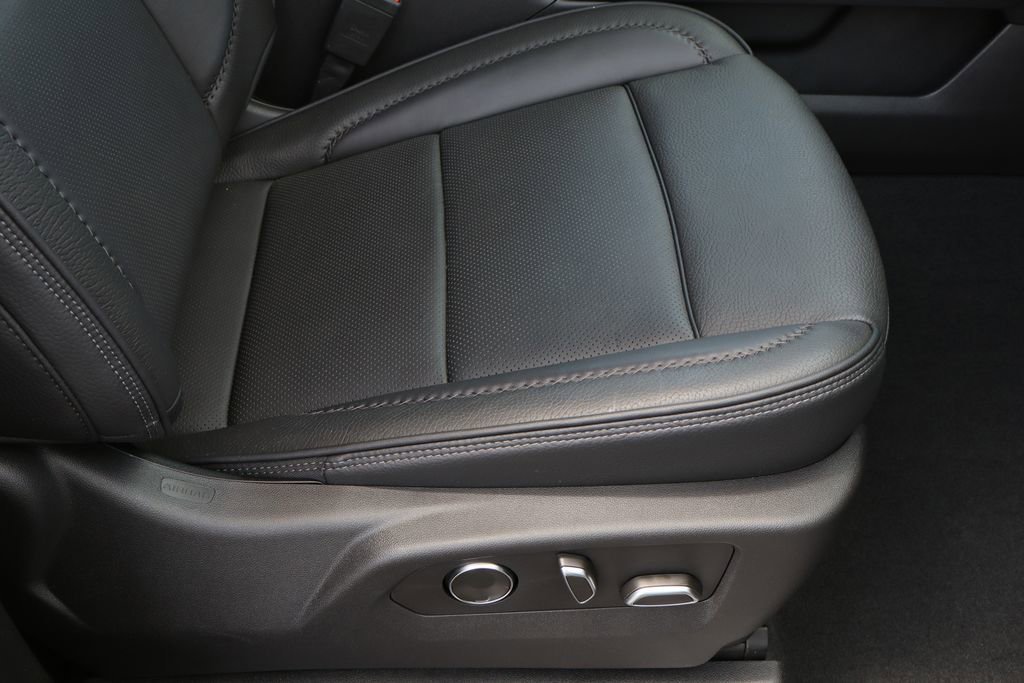 Used 2025 Titanium Rush Metallic GMC Denali image 31