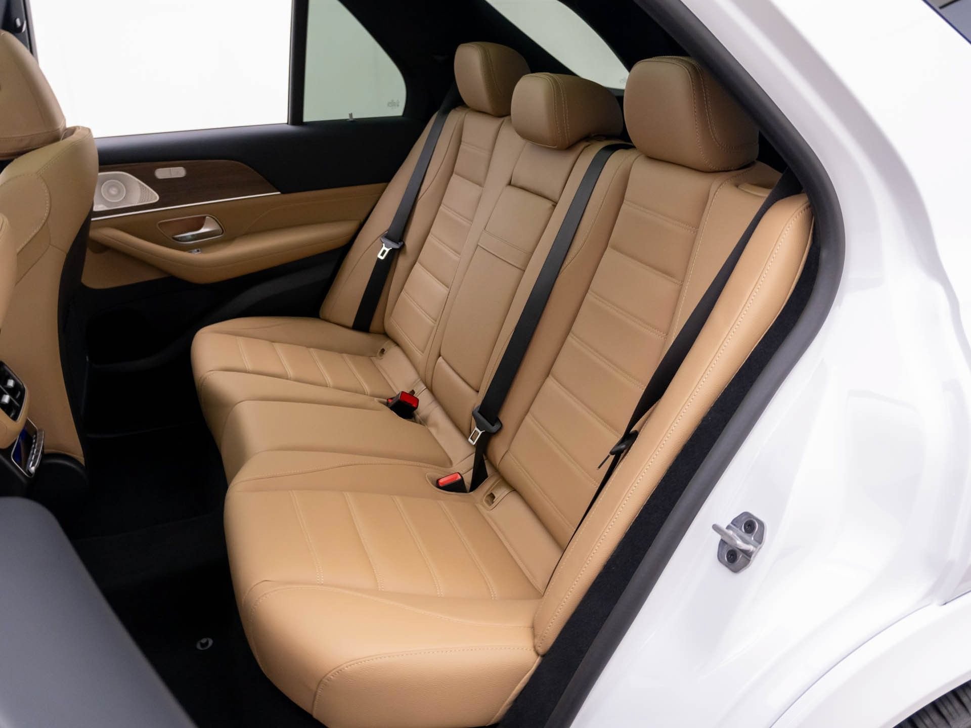 New 2026 MANUFAKTUR Moonlight White Metallic Mercedes-Benz GLE 450 image 61
