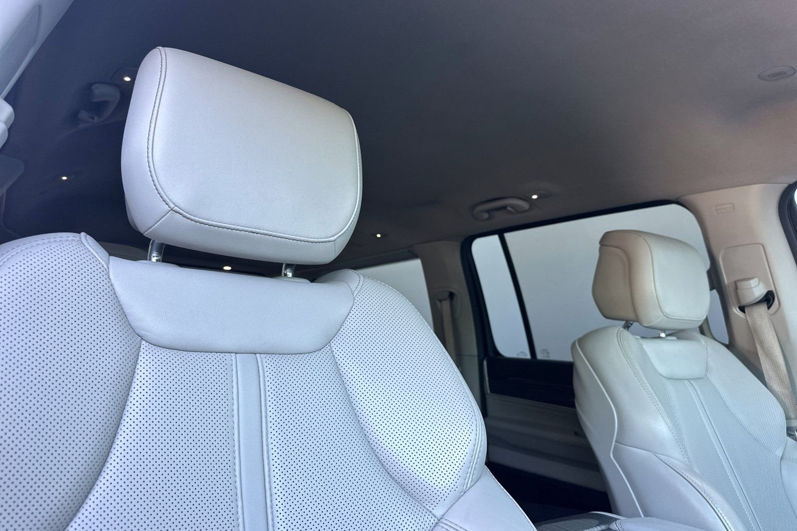 Used 2022 Black Jeep Series II image 18