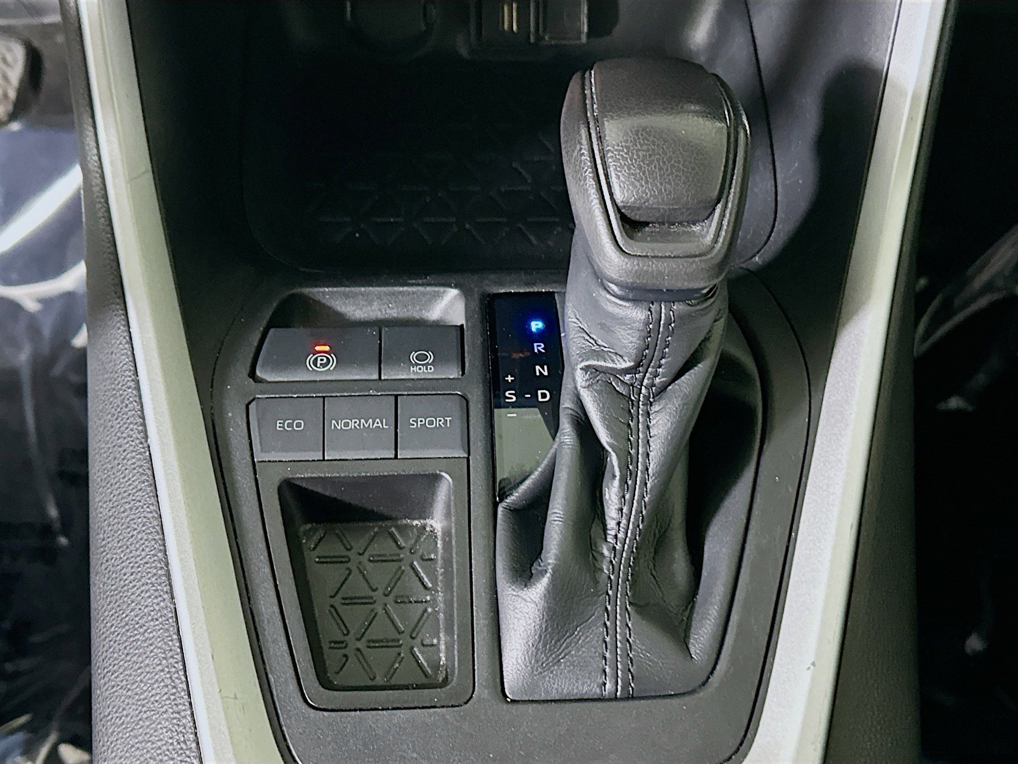 Used 2020 Silver Sky Metallic Toyota XLE image 21