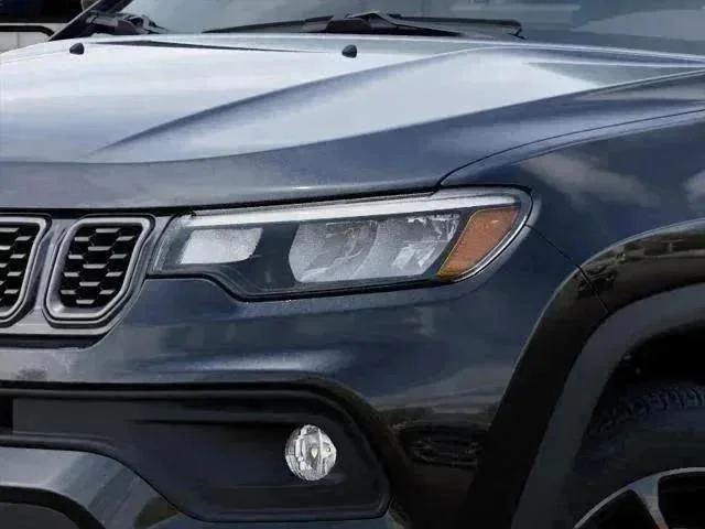 New 2026 Diamond Black Crystal Pearlcoat Jeep Latitude image 6