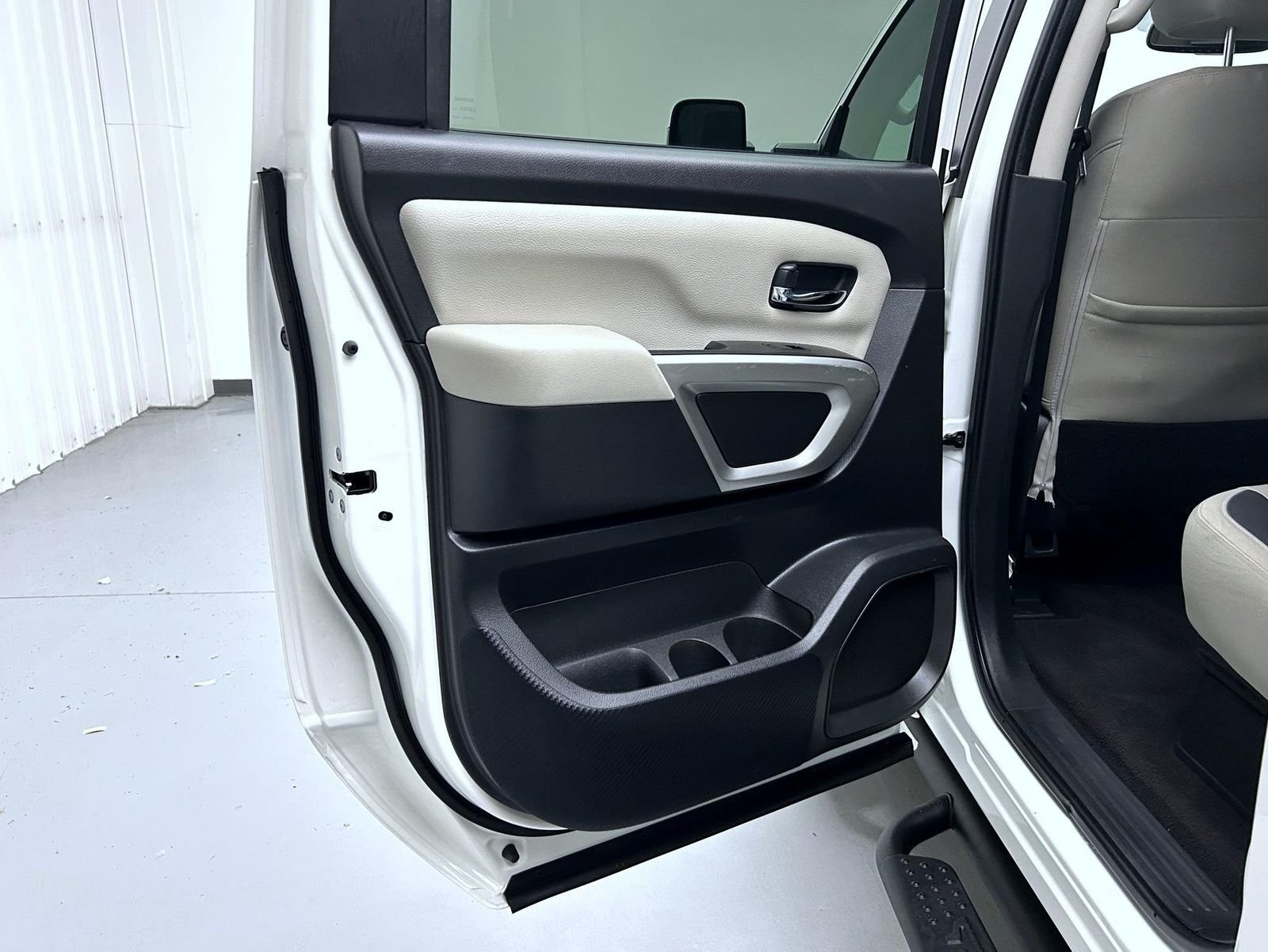Used 2021 White Nissan SV image 20