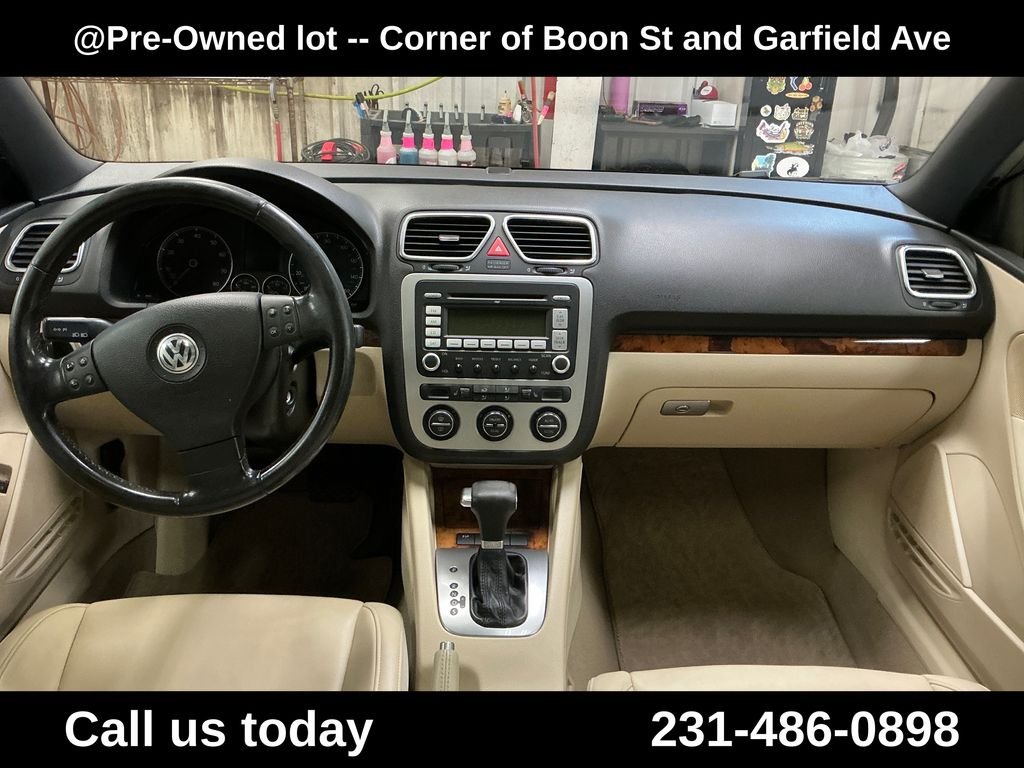 Used 2007  Volkswagen 2.0T image 17