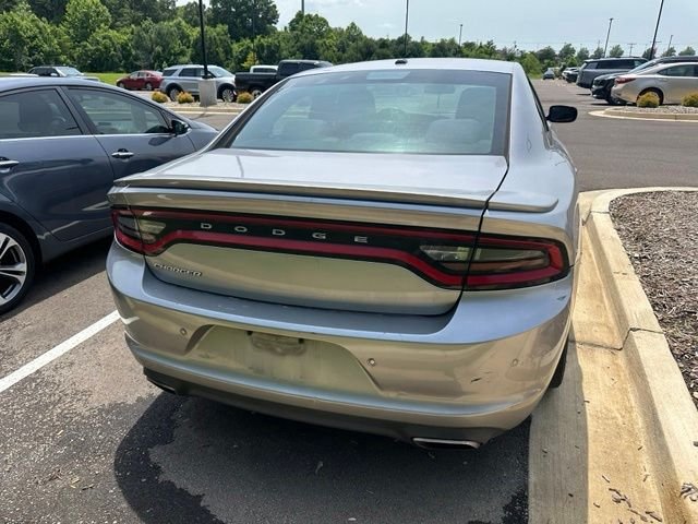Used 2015 Silver Dodge SE image 7