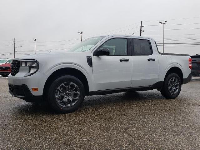 New 2025 Space White Metallic Ford XLT image 28