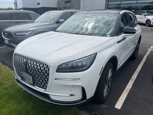 Used 2023 White Metallic Lincoln Standard image 1