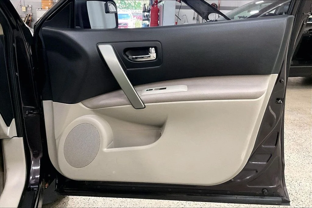 Used 2011 Black Nissan SV image 24