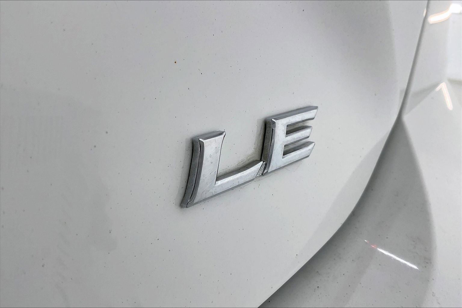 Used 2025 Ice Cap Toyota LE image 7