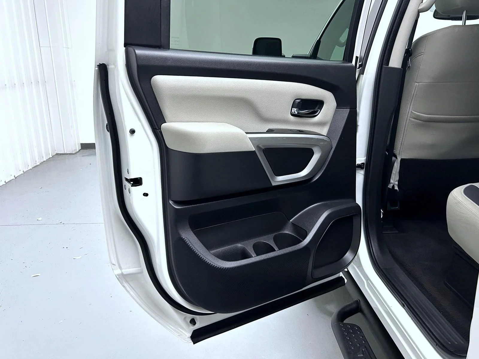 Used 2021 White Nissan SV image 20