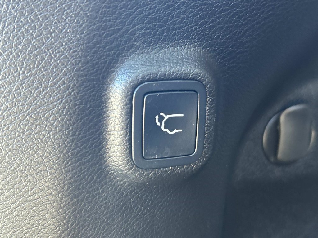 Used 2019 White Jeep Limited image 12