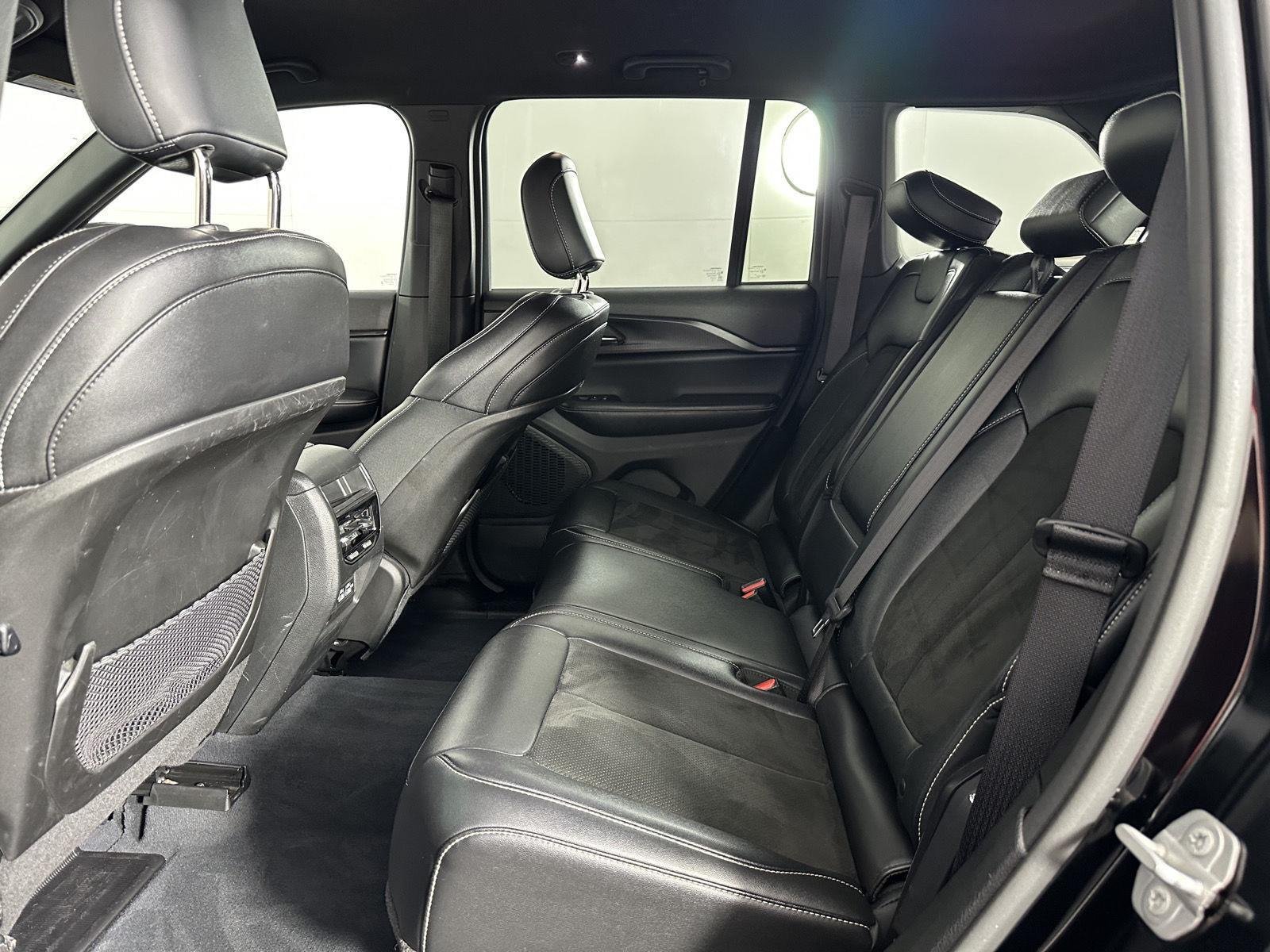Used 2023 Diamond Black Crystal Pearlcoat Jeep Altitude image 32