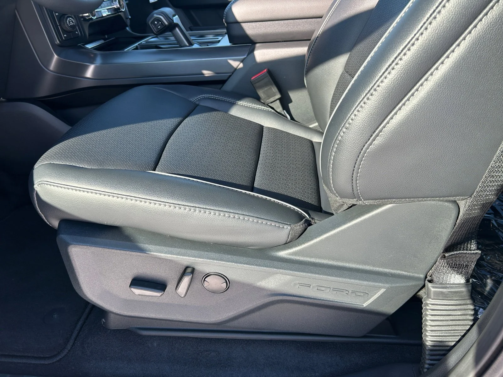 New 2026 Carbonized Grey Metallic Ford Lariat image 15