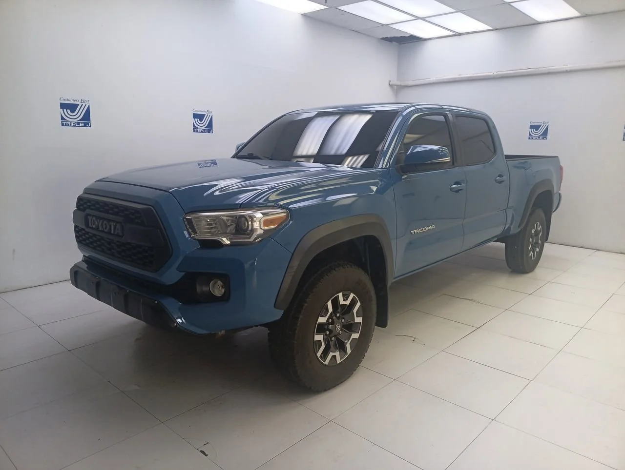 Used 2016 Inferno Toyota SR5 image 4