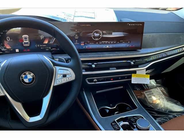 New 2026 Mineral White Metallic BMW xDrive40i image 6