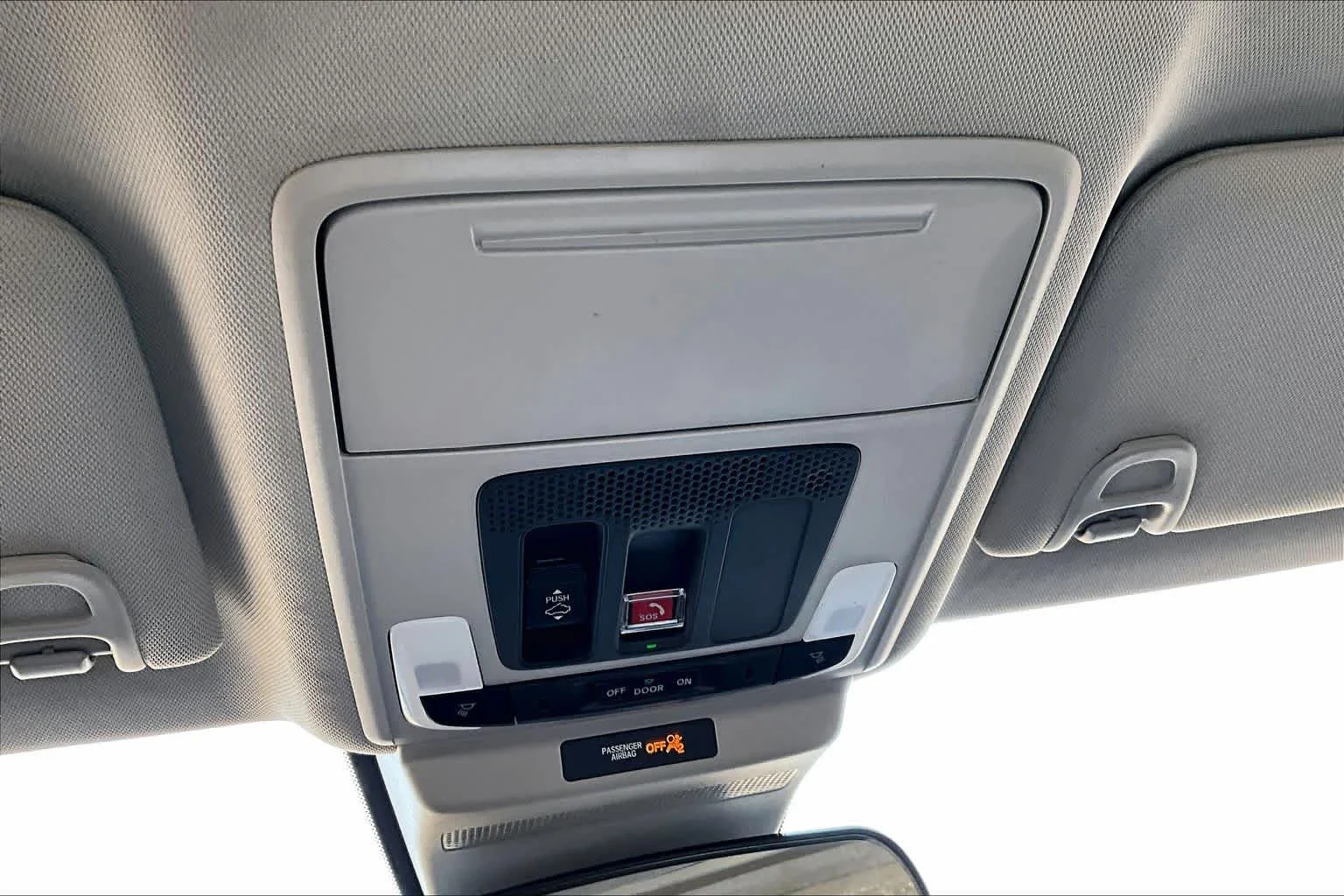 Certified Used 2025 Solar Silver Metallic Honda SE image 31