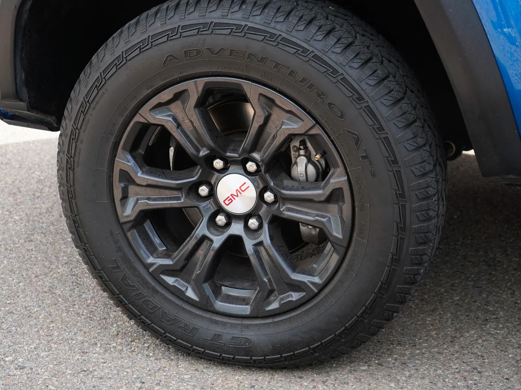 Used 2023 Dynamic Blue Metallic GMC 4WD Elevation image 5