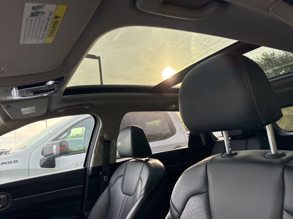 Used 2023 Gray Kia X-Line EX image 5