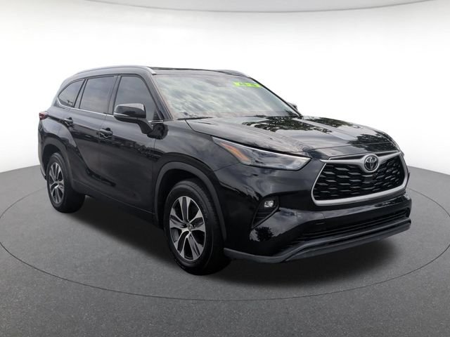 Used 2022 Black Toyota XLE image 7