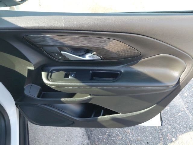 Used 2024 White GMC SLE image 30