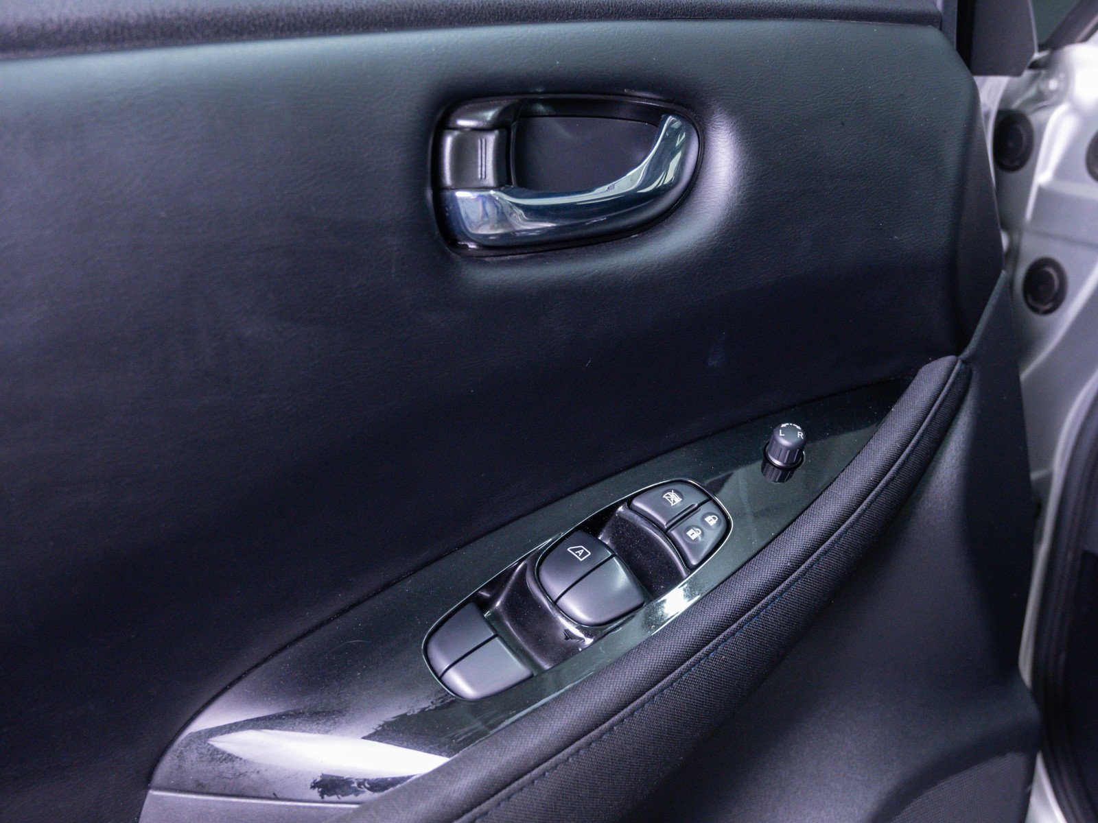 Used 2022 Brilliant Silver Nissan SV PLUS image 17