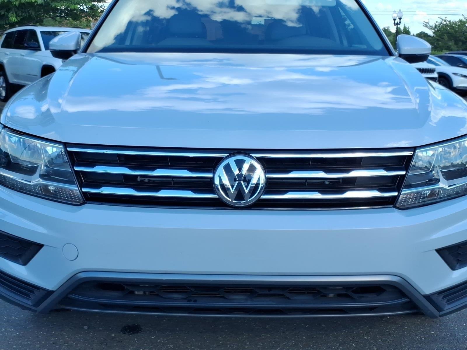 Used 2018 Platinum Gray Metallic Volkswagen SEL image 15
