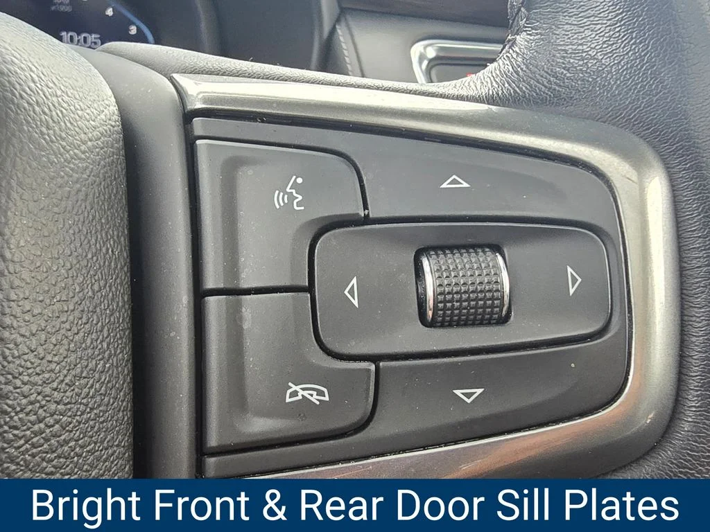 Used 2022 Gray Chevrolet Z71 image 30