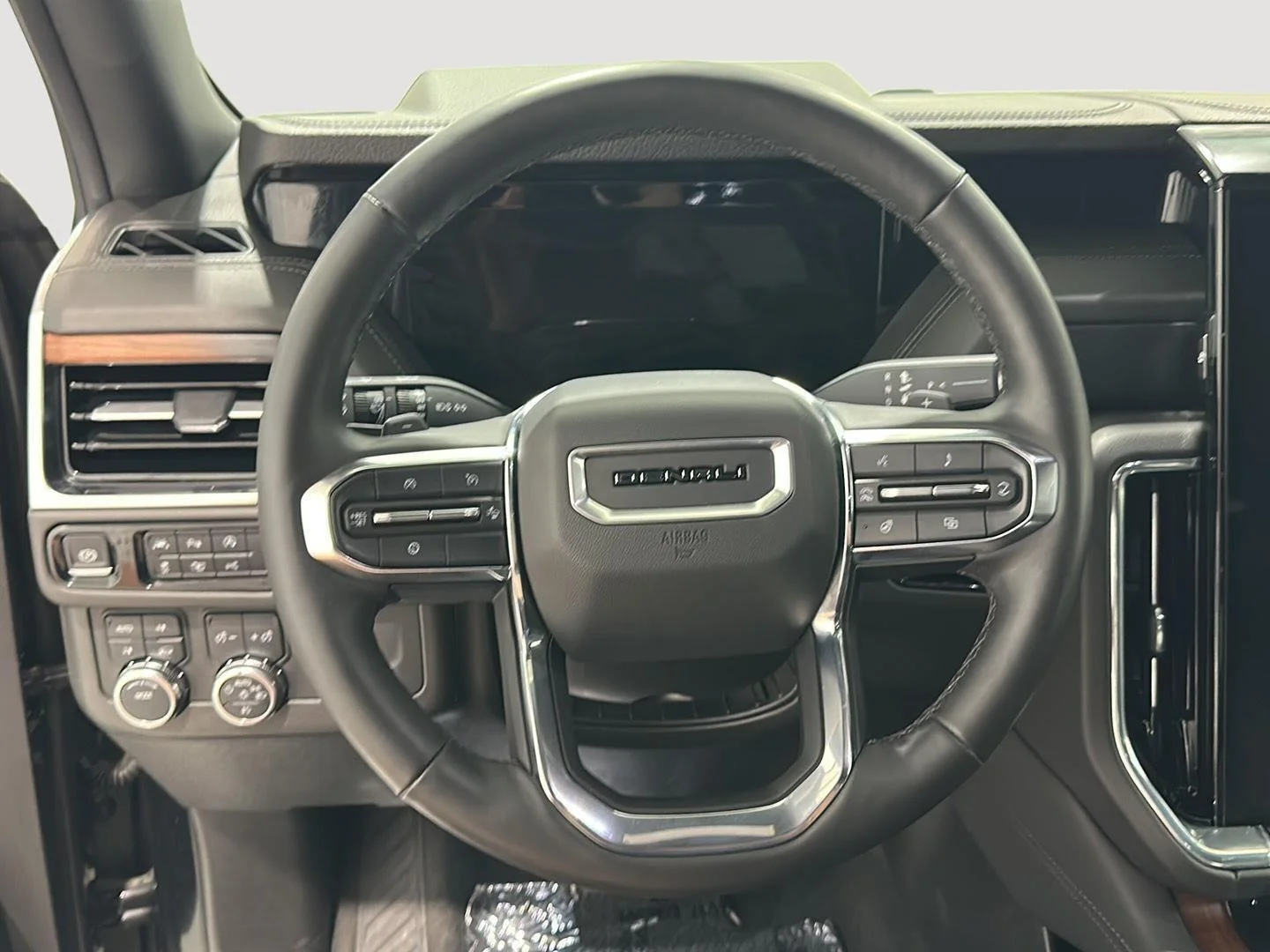 Used 2025 Onyx Black GMC Denali image 9