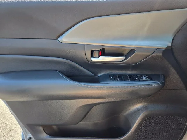 Used 2025 Silver Toyota XLE image 33