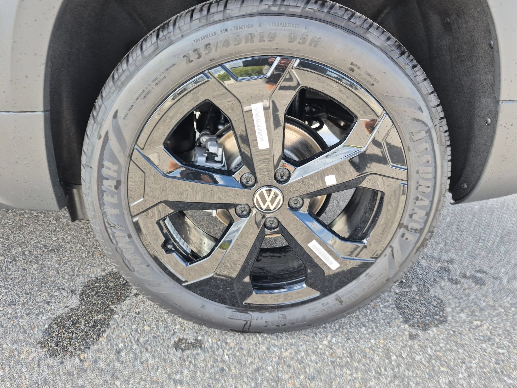 New 2026 Deep Black Pearl Volkswagen SE Black image 15
