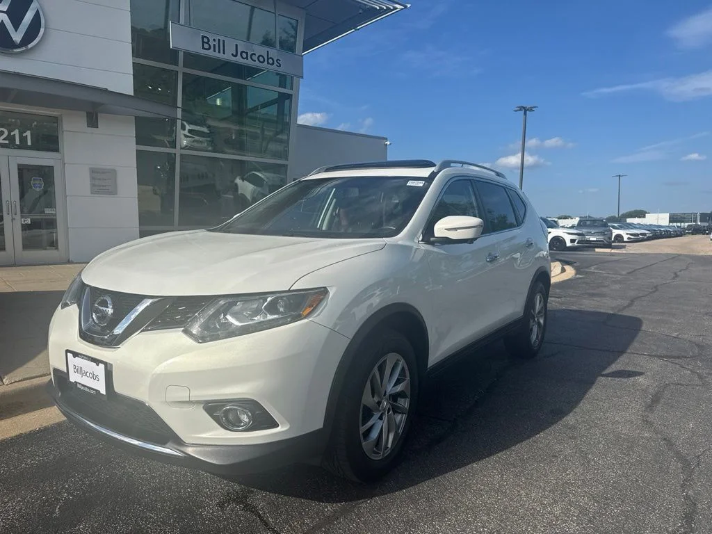 Used 2014 Nissan Rogue SL with VIN 5N1AT2MV1EC870483 for sale in Naperville, IL
