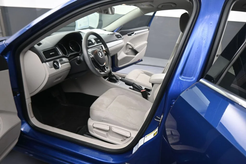 Used 2017 Blue Volkswagen 1.8T S image 40