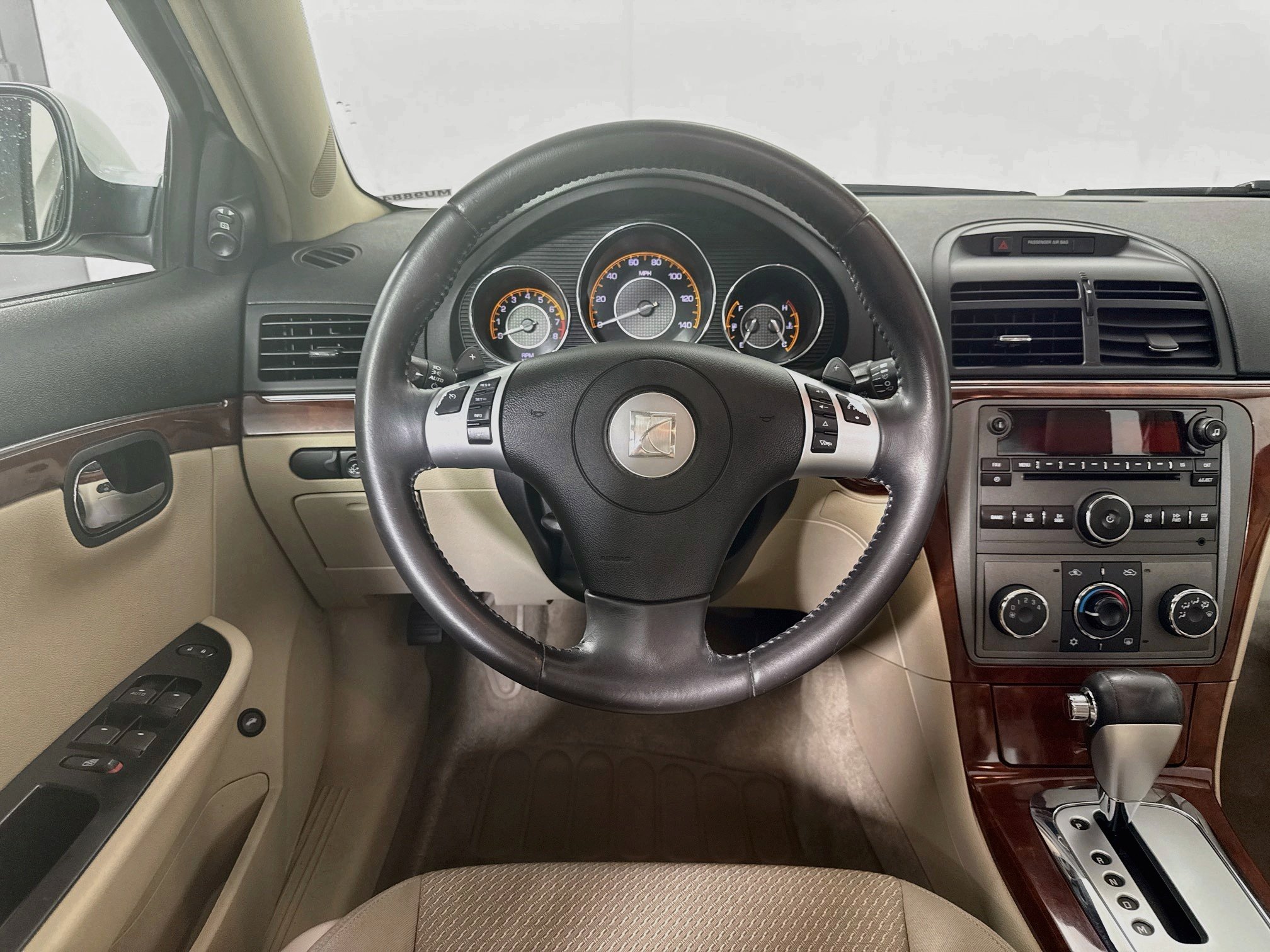 Used 2009 Polar White Saturn XE image 21