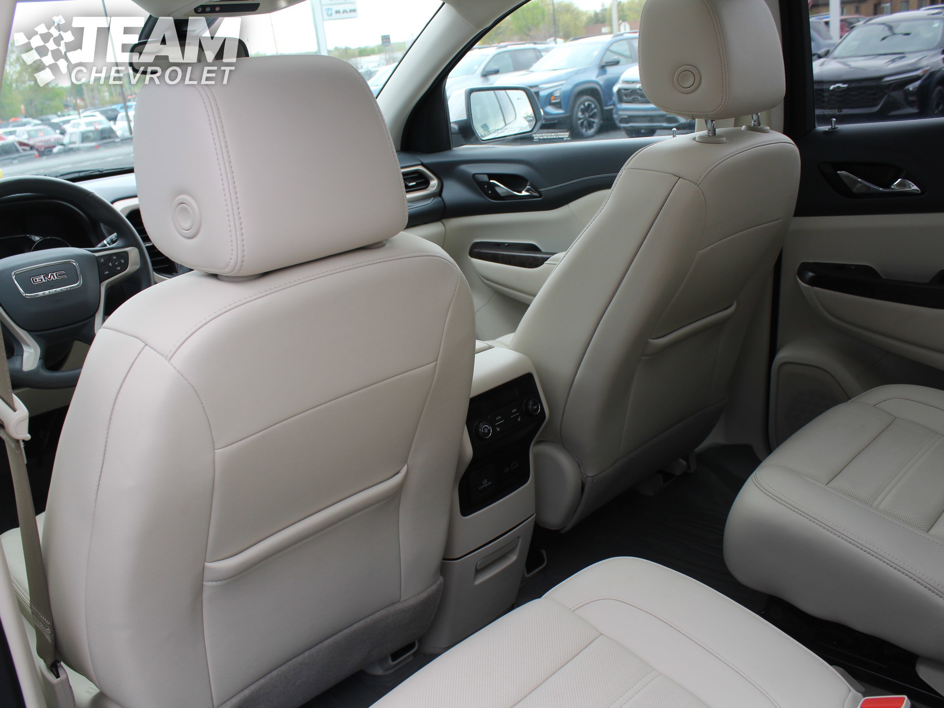 2023 GMC Acadia Denali - Photo 23