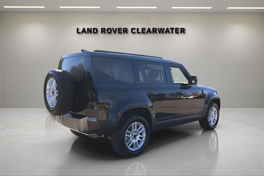 New 2026 Santorini Black Land Rover S image 5