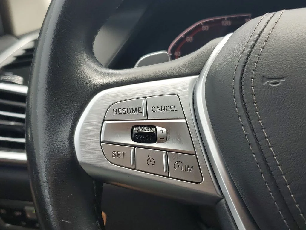 Used 2020 Black BMW xDrive40i image 25