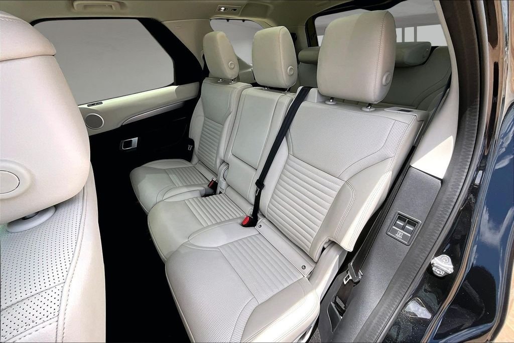 Used 2025 Black Land Rover Dynamic SE image 26