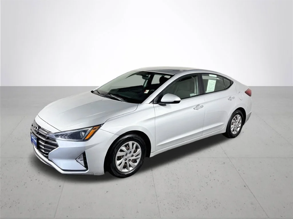 Used 2019 Silver Hyundai SE image 2