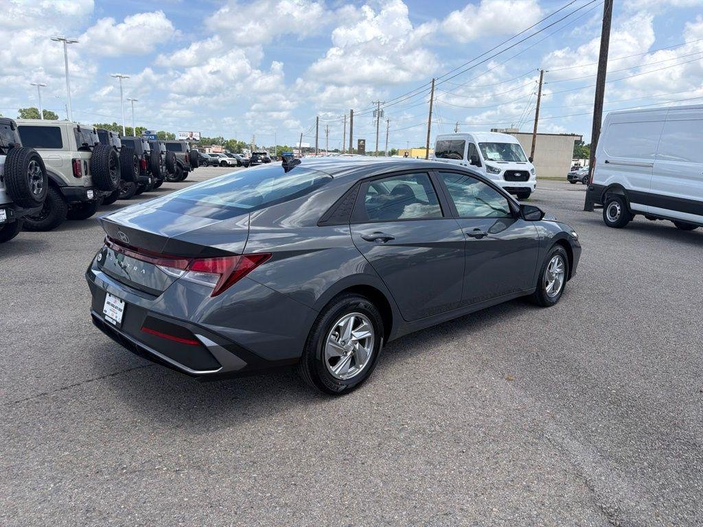 New 2026 Gray Hyundai SE image 3