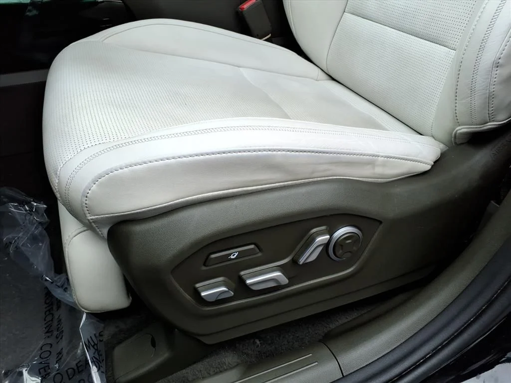 Used 2024 Black Hyundai Calligraphy image 23