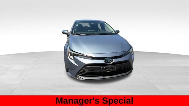 Used 2023  Toyota LE image 12