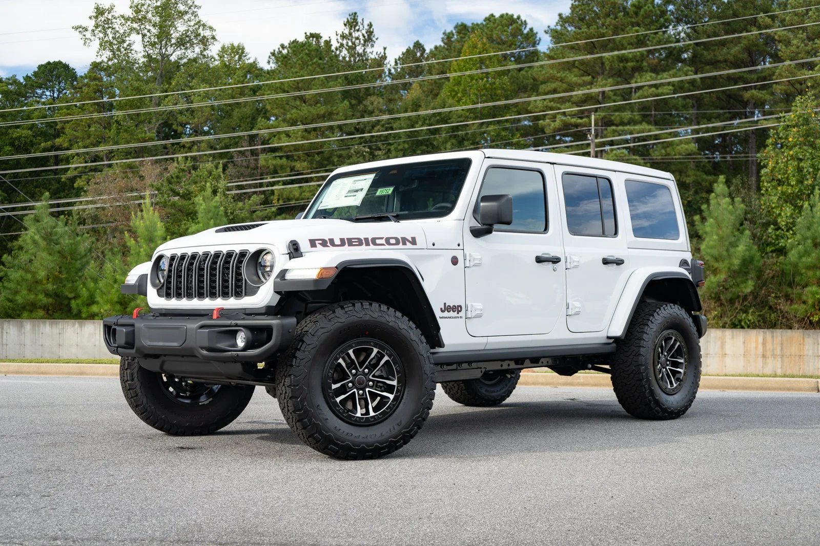 New 2027 Bright White Clear-Coat Paint Jeep Rubicon X image 3