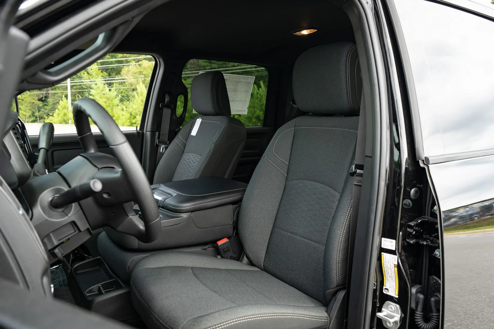 New 2026 Diamond Black Crystal Pearl-Coat Exterior Paint RAM  image 15