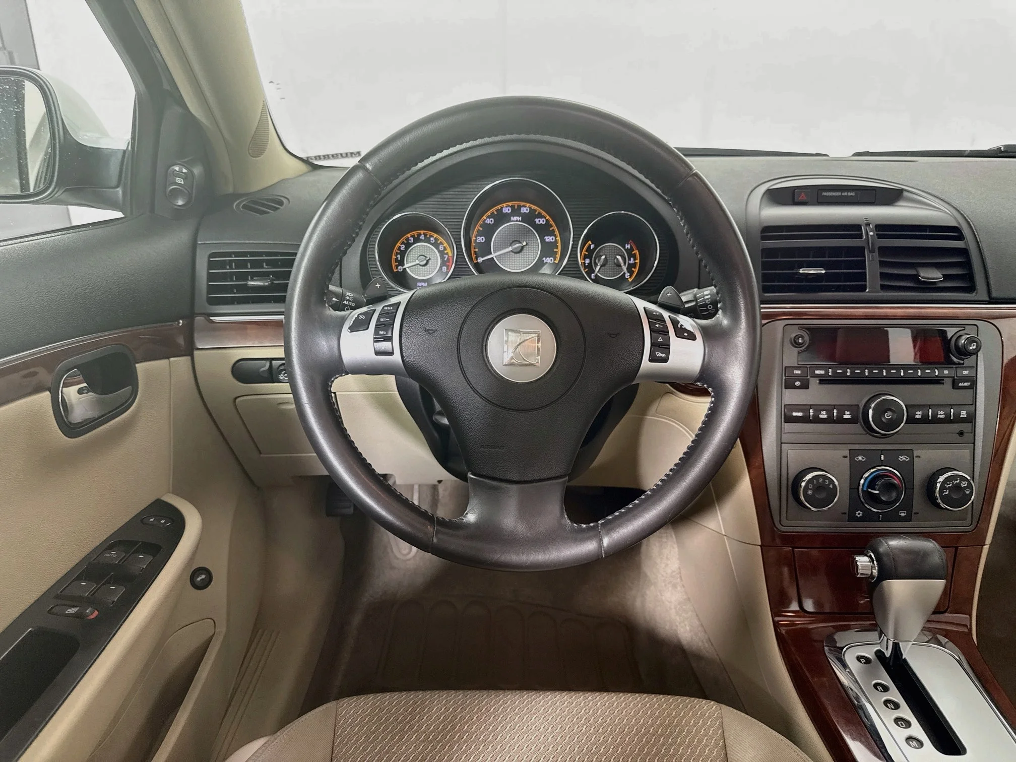Used 2009 Polar White Saturn XE image 21