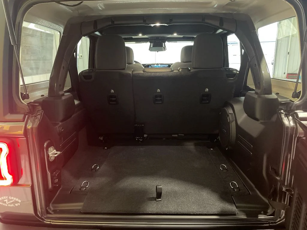 New 2026 Granite Crystal Metallic Clearcoat Jeep Sport S image 8