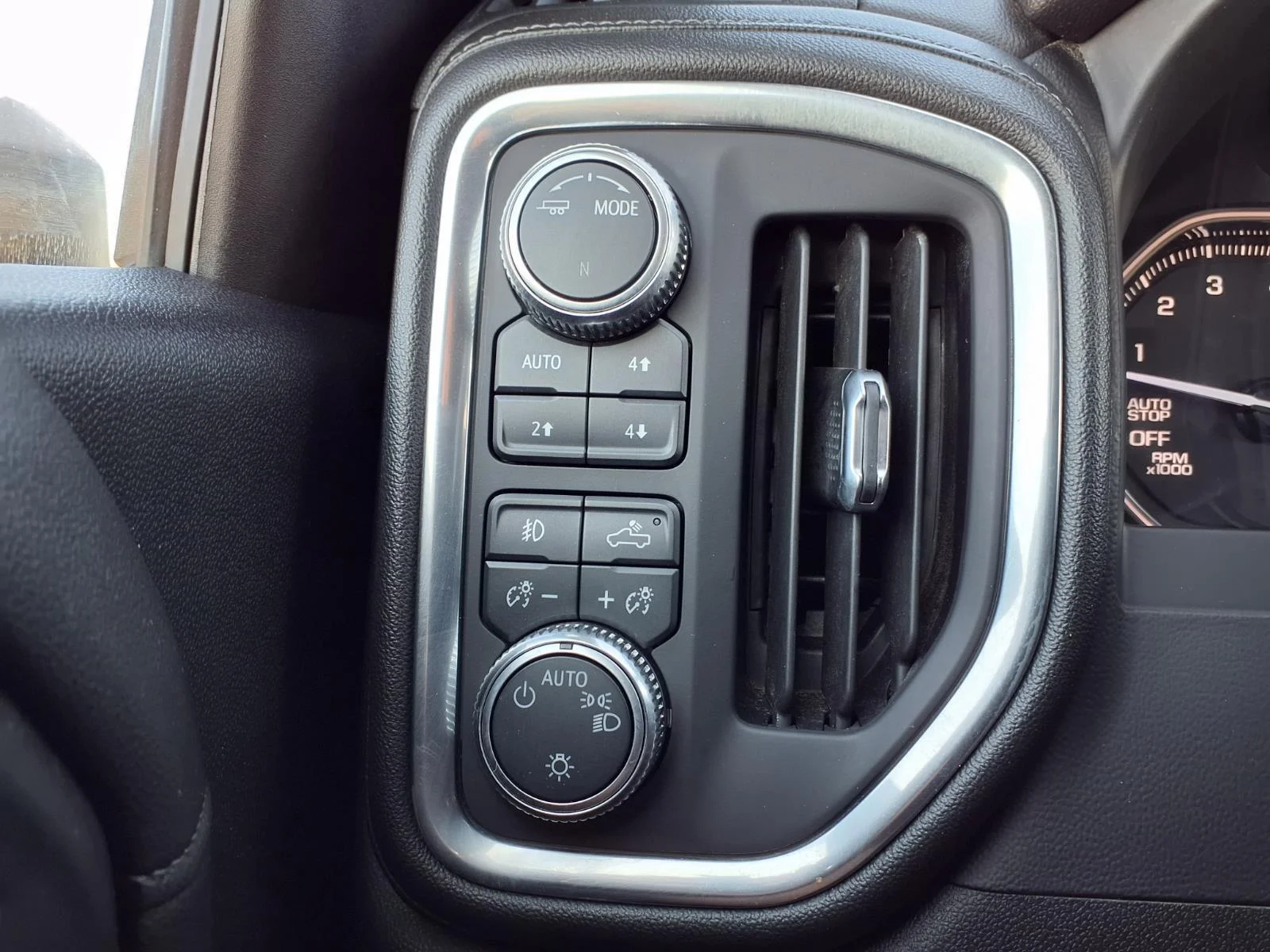 Used 2021 Pacific Blue Metallic GMC Elevation image 18
