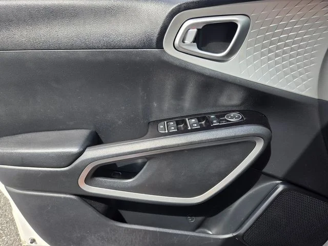 Used 2022 White Kia LX image 37