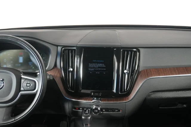 Used 2021 Onyx Black Metallic Volvo T5 Momentum image 27
